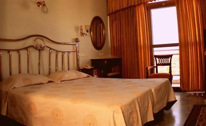 Imperial Palace Classical Hotel 4*